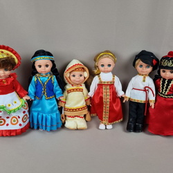 Куклы в национальных костюмах